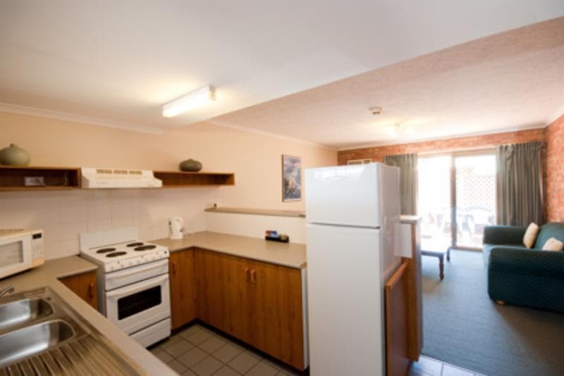 Allan Cunningham Motel 5