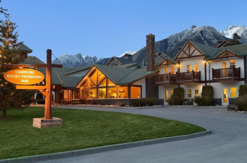 Canmore Rocky Mountain Inn 5