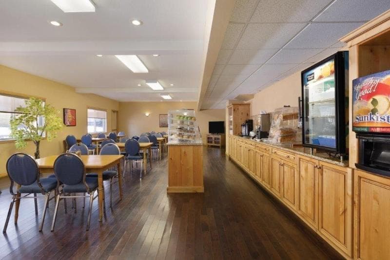 Canmore Rocky Mountain Inn 2