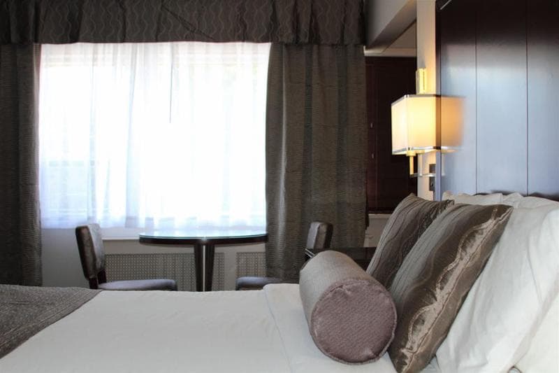 Helm's Inn 5