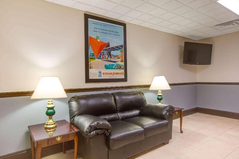 Howard Johnson by Wyndham Beckley 2