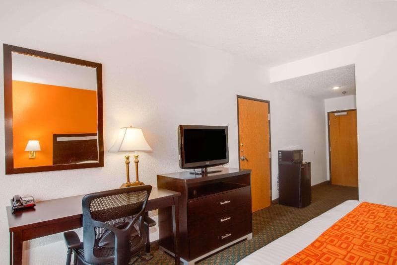 Howard Johnson by Wyndham Beckley 4