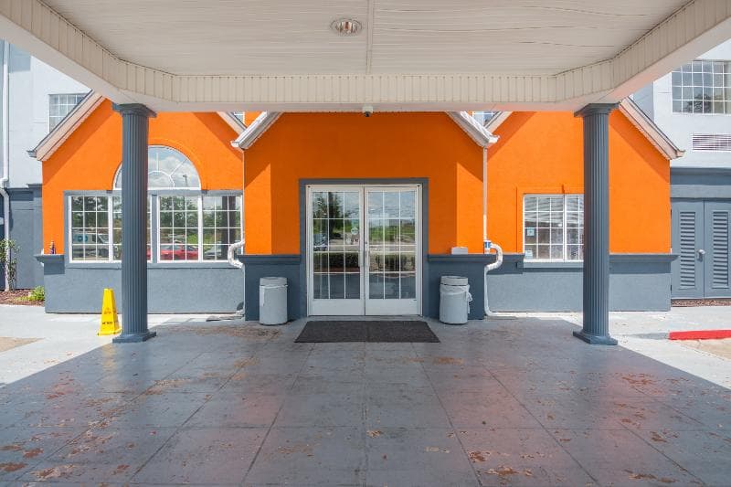 Trident Inn & Suites main