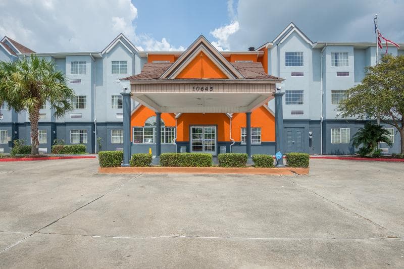 Trident Inn & Suites photo 1