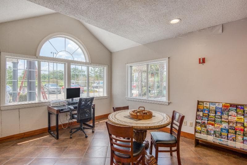 Trident Inn & Suites 5