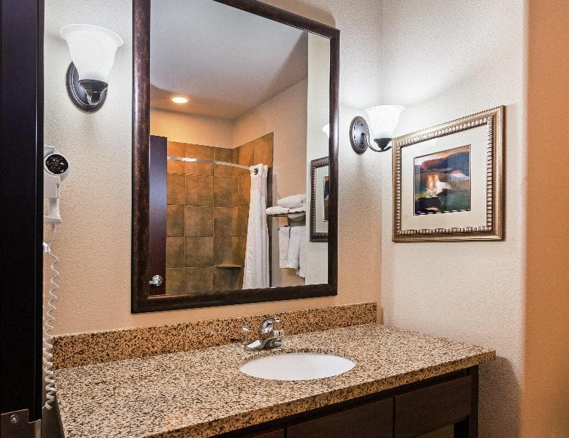 Holiday Inn Express & Suites Brady 3