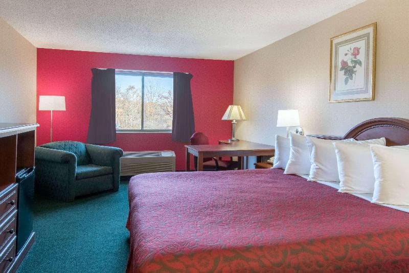 Days Inn by Wyndham Wooster 3
