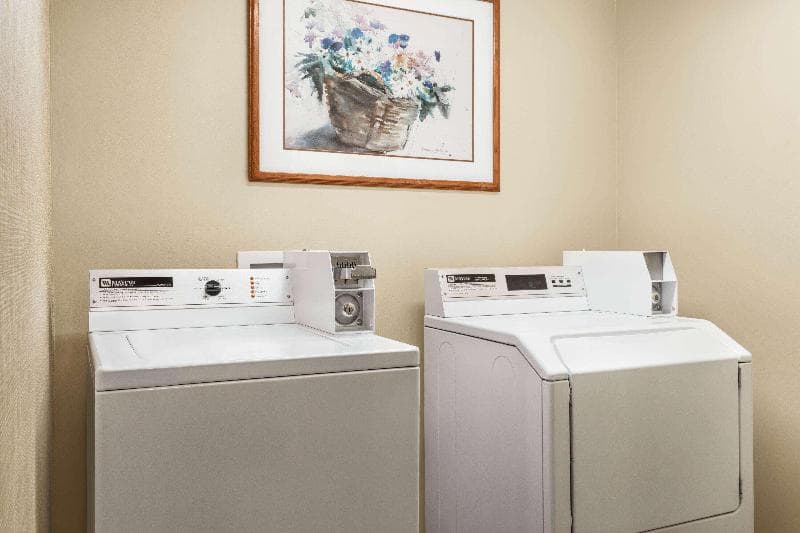 Days Inn & Suites by Wyndham Bozeman 4