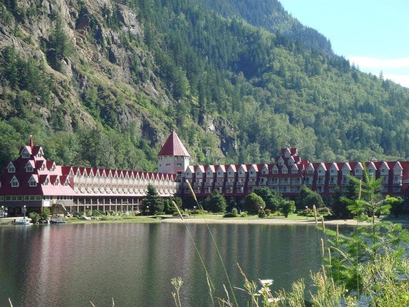 Three Valley Lake Chateau Ltd. photo 1