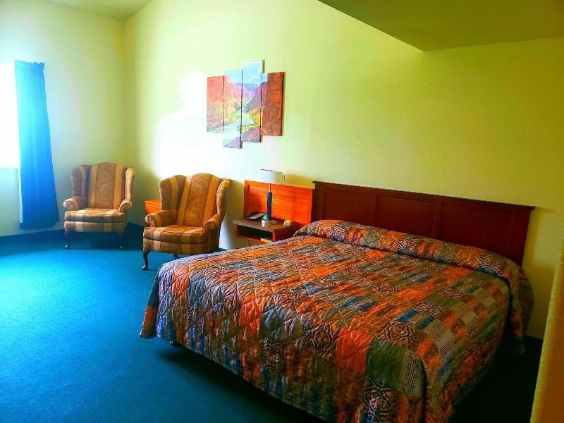 Grand Staircase Inn 5