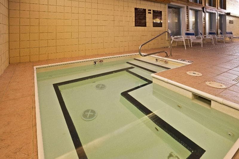 AmericInn by Wyndham Bay City 2