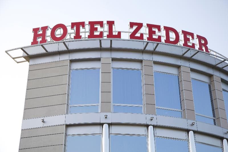 Garni Zeder main