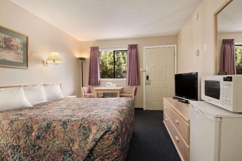 Travelodge By Wyndham Courtenay 3
