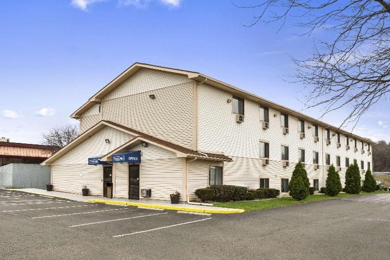 Travelodge by Wyndham Battle Creek 5
