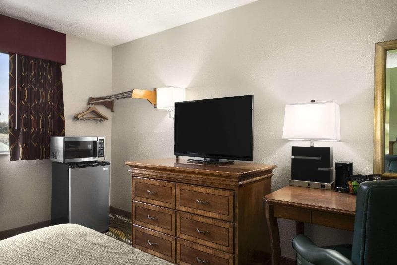 Travelodge by Wyndham Battle Creek photo 1