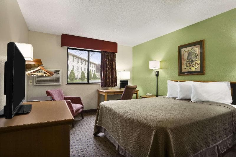 Travelodge by Wyndham Battle Creek 2