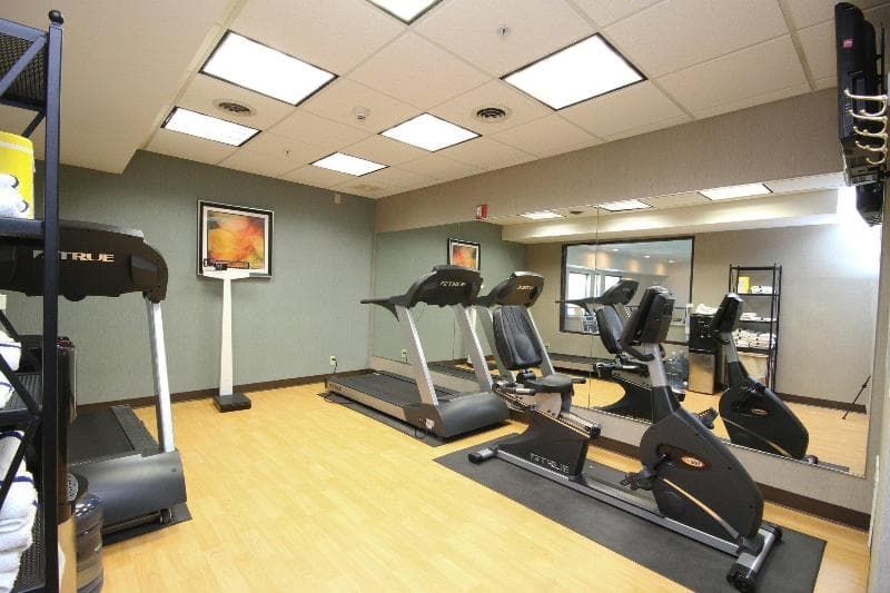 Holiday Inn Express Marshall photo 1