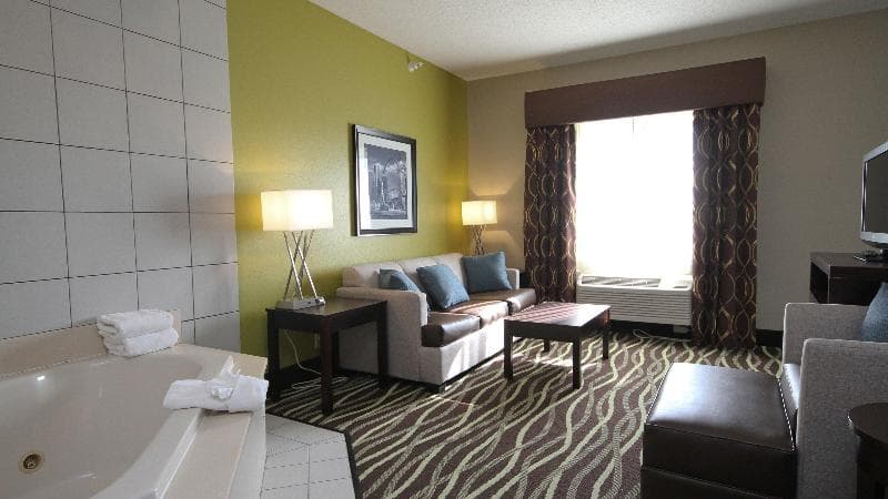 Holiday Inn Express Marshall 4