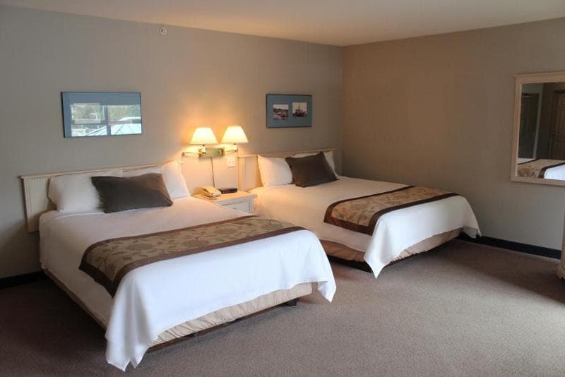 Quarterdeck Inn & Marina Resort 4