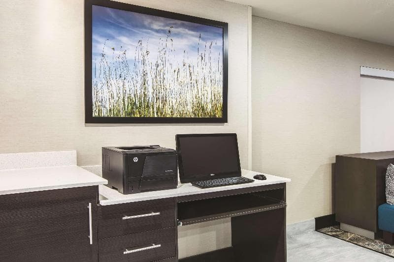 La Quinta Inn & Suites Walker – Denham Springs photo 1