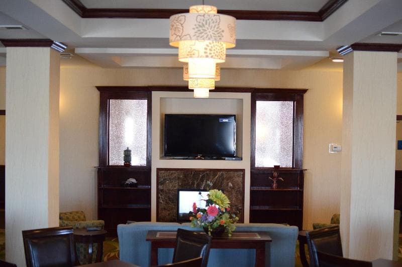 Holiday Inn Express Hotel & Suites Pratt photo 1