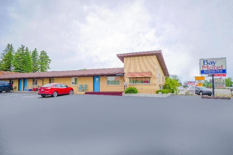 Bay Motel main