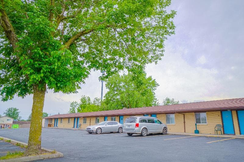 Bay Motel 4