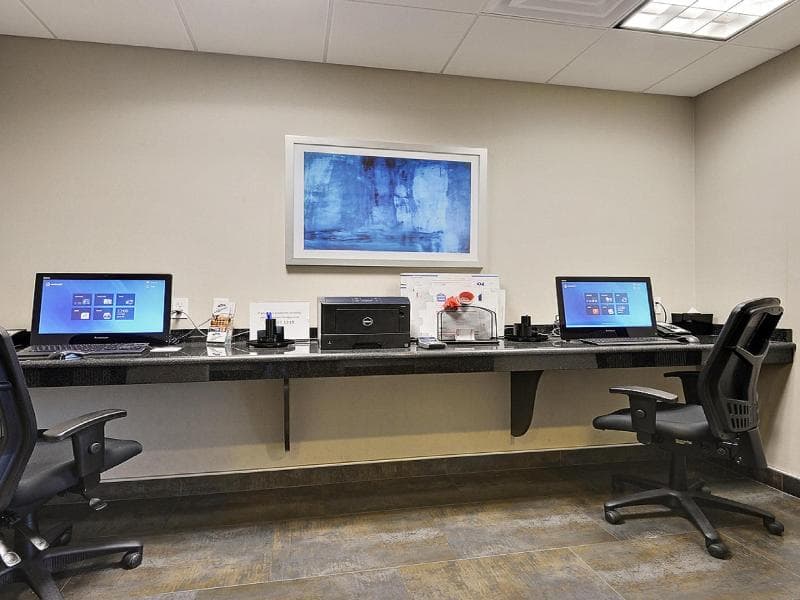 Holiday Inn Express & Suites Gonzales photo 1