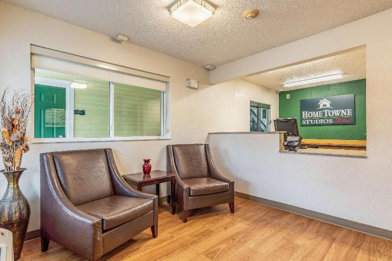 Hometowne Studios Baton Rouge – Sherwood Forest photo 1