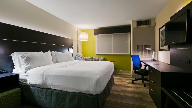 Holiday Inn Express Hotel & Suites Burlington 5