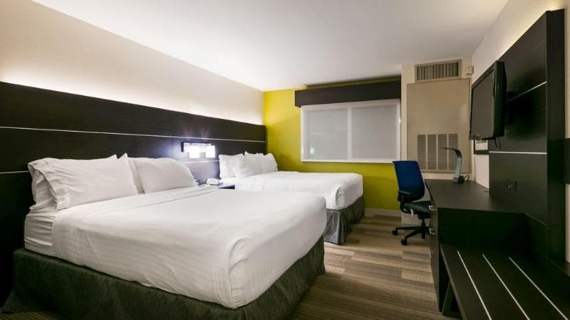 Holiday Inn Express Hotel & Suites Burlington photo 1