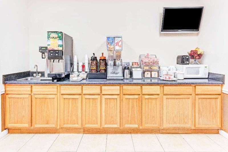 Super 8 By Wyndham Carrollton 4