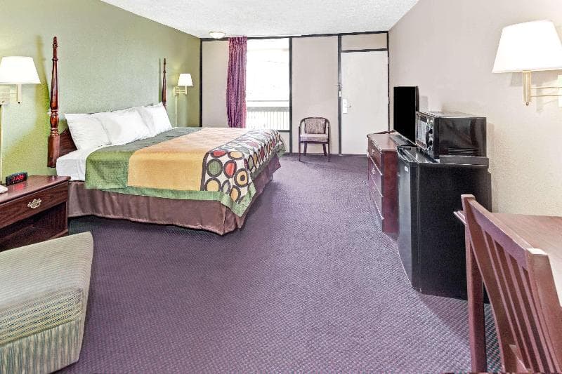Super 8 By Wyndham Carrollton photo 1