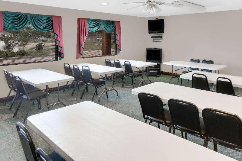 Super 8 by Wyndham Ocean Springs Biloxi 2