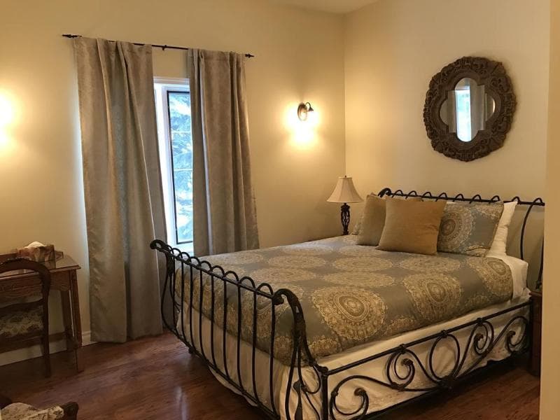 Lady Macdonald Country Inn main