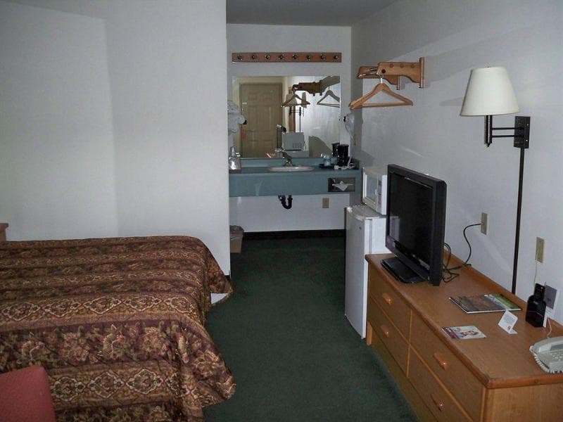 Sugarloaf Mountain Motel 3