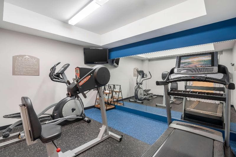 Microtel Inn & Suites by Wyndham Brooksville 3