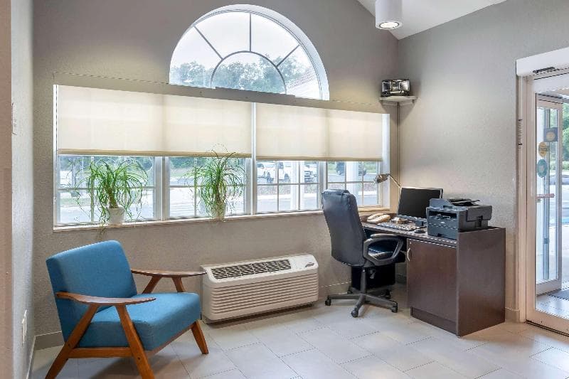 Microtel Inn & Suites by Wyndham Brooksville photo 1