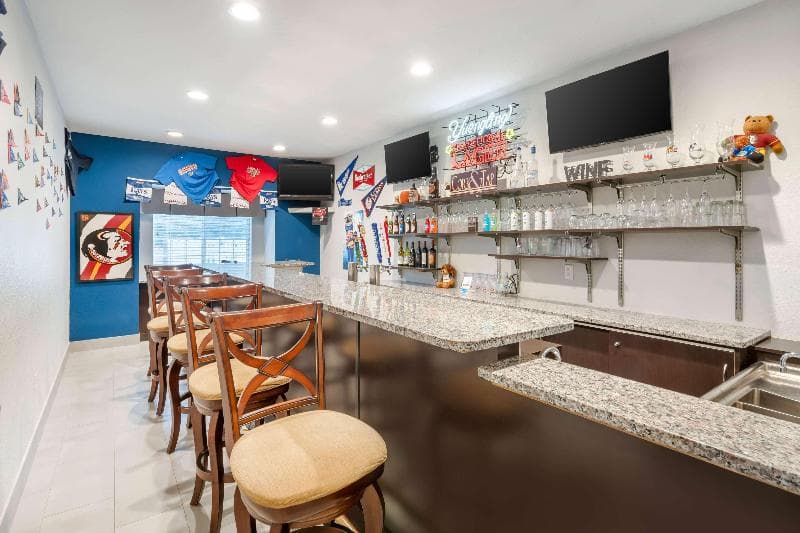 Microtel Inn & Suites by Wyndham Brooksville 5