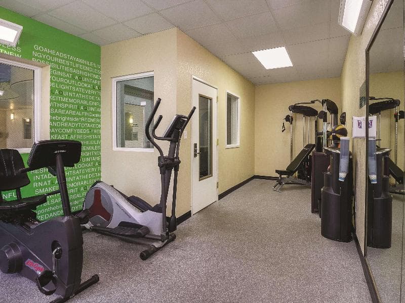 La Quinta Inn & Suites by Wyndham Bowling Green 2
