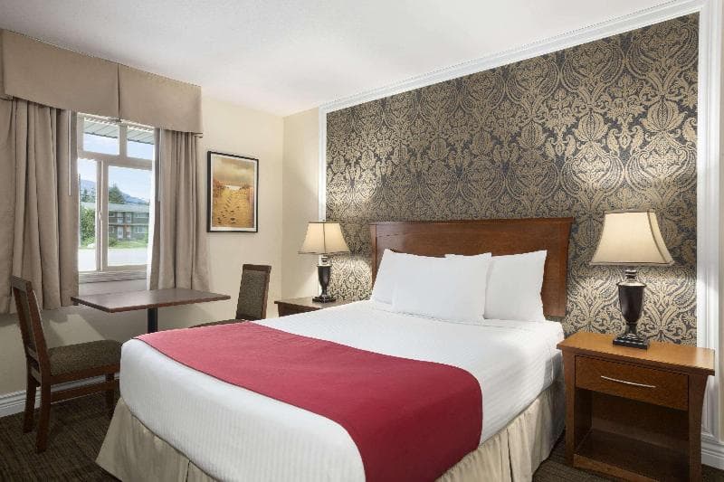 Days Inn & Suites By Wyndham Revelstoke main