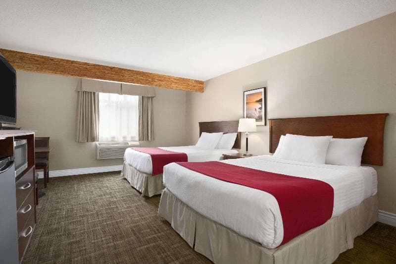 Days Inn & Suites By Wyndham Revelstoke 4