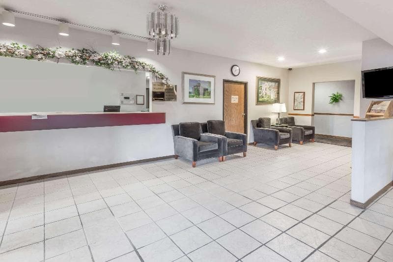Howard Johnson By Wyndham Manteno 3