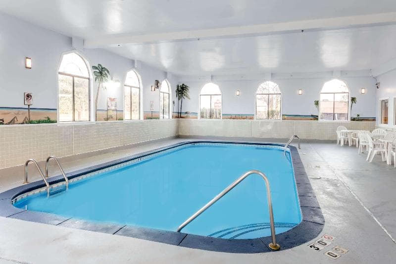 Howard Johnson By Wyndham Manteno 4