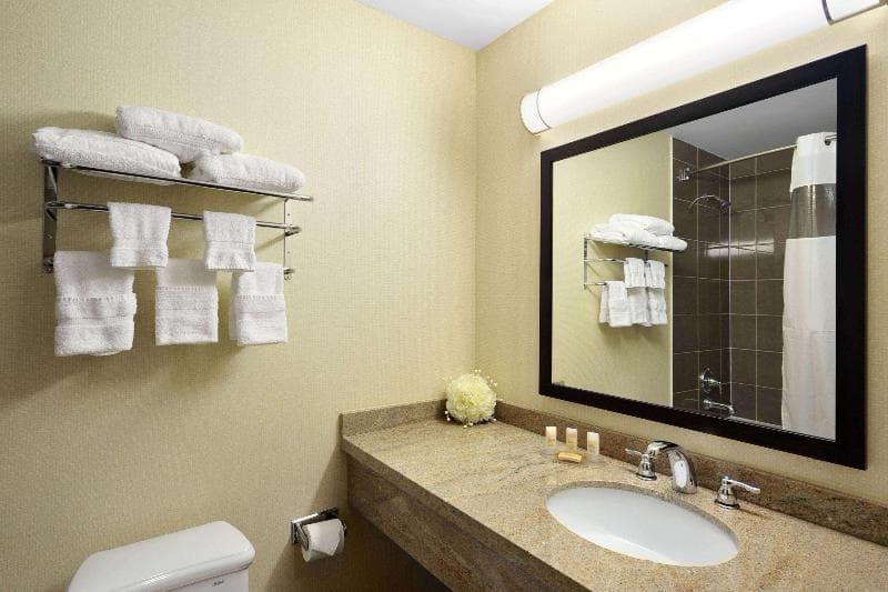 Days Inn by Wyndham Brampton 3