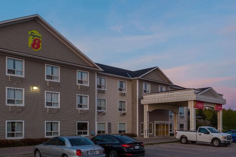Super 8 by Wyndham Midland 2