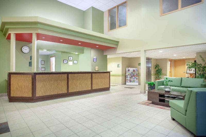 Super 8 by Wyndham Midland 5