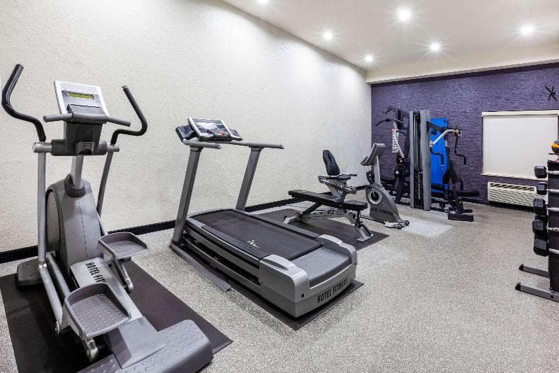 La Quinta Inn & Suites by Wyndham Lumberton 2