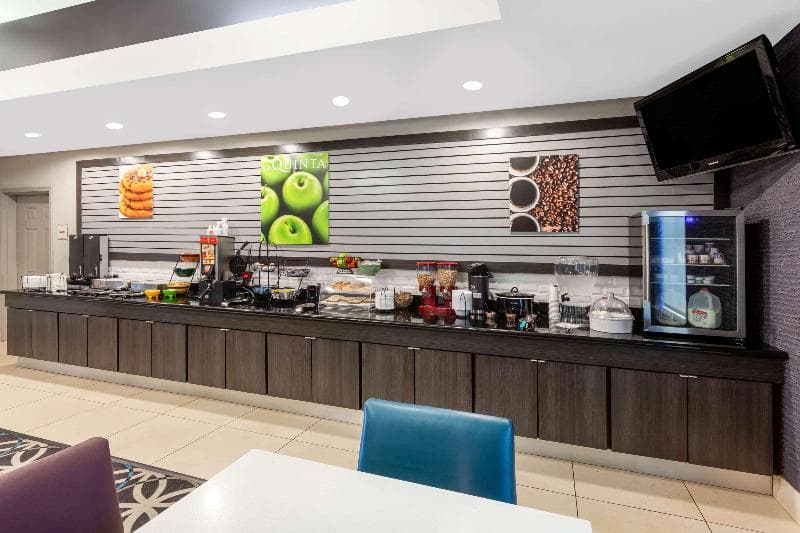 La Quinta Inn & Suites by Wyndham Lumberton 3