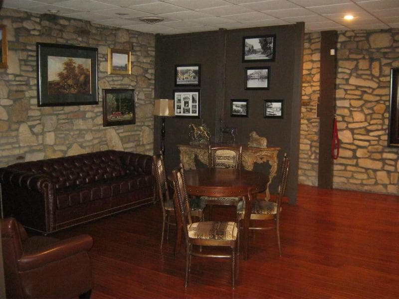 Ye Olde English Inn main